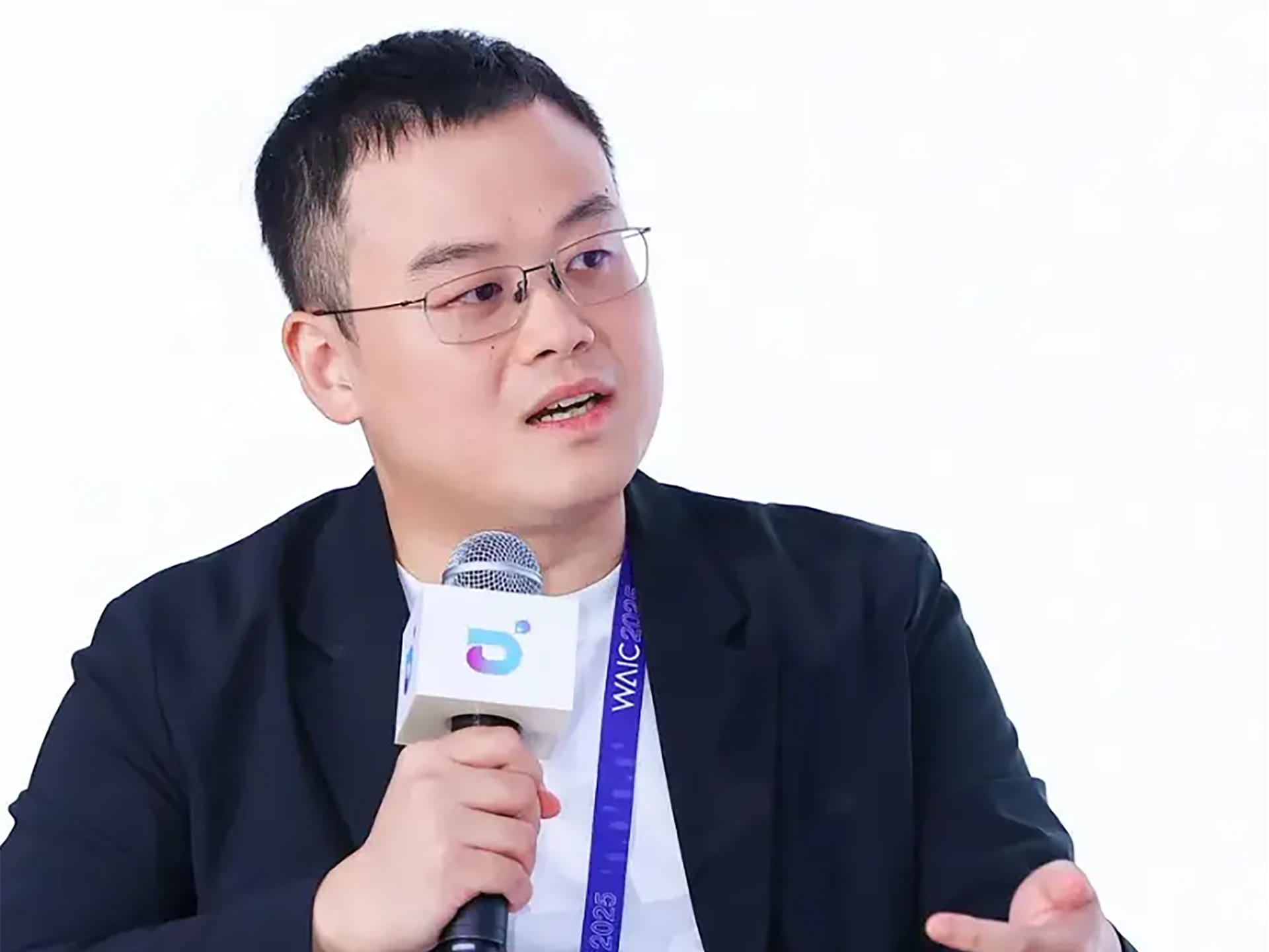 Agibot Scientist Argues Against LLMs for Robotics, Prioritizes Data Standards